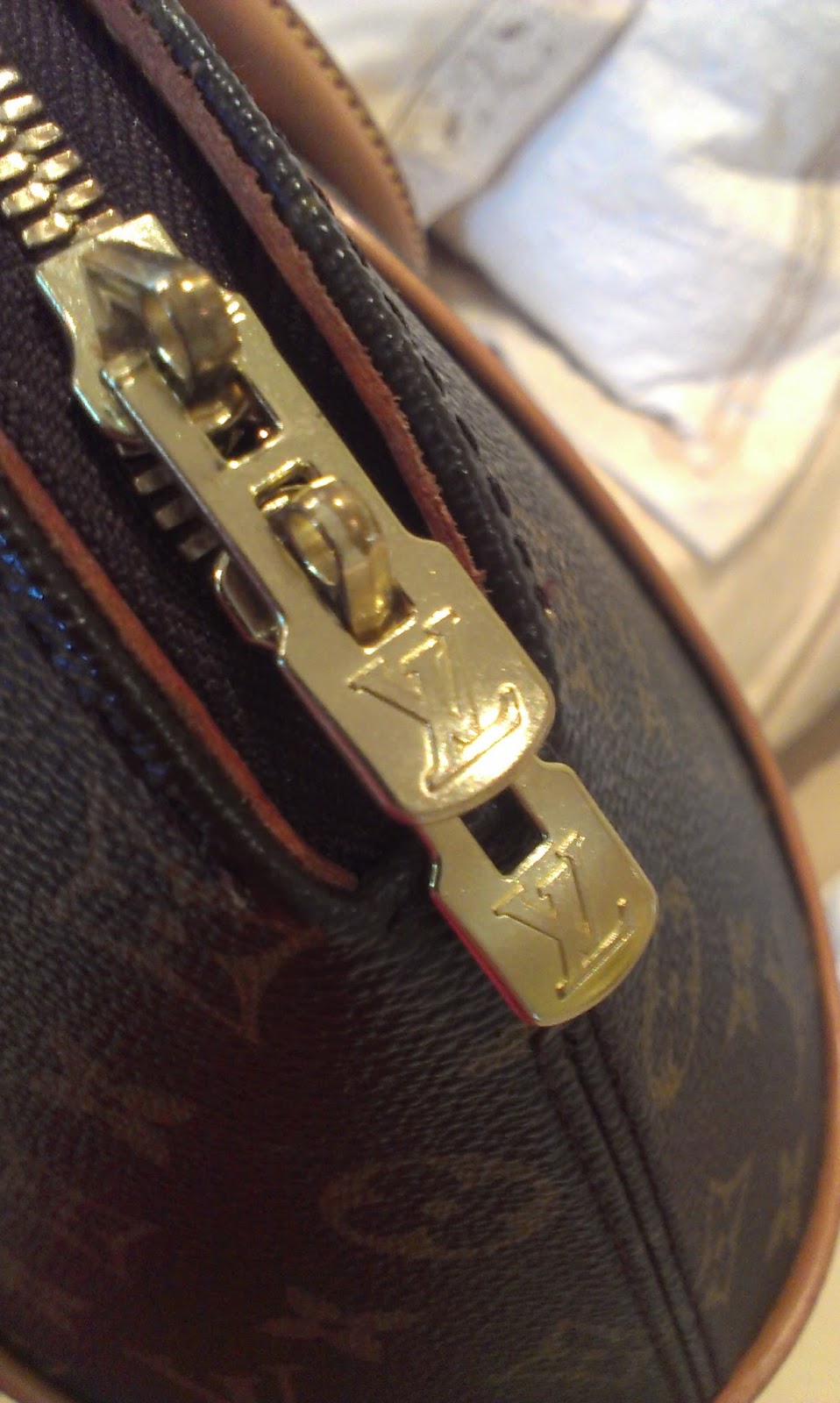 Does Louis Vuitton Have Ykk Zippers